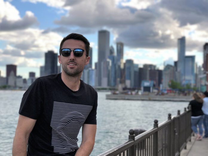 El arquitecto formado en la CEU UCH Juan José Canós, que desarrolla proyectos para Porcelanosa USA, este verano en Chicago.