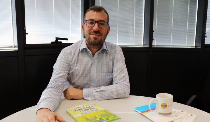 El profesor Francisco Pardo, de la CEU UCH en Castellón, es coordinador del libro Cuadernos de didáctica: medio ambiente y sociedad.