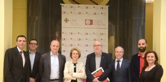 El conseller Manuel Alcaraz y el ex ministro Miguel Sebastián analizan la función social de las empresas, en la CEU UCH El conseller de Transparencia, Manuel Alcaraz, y la rectora Rosa VIsiedo junto a ponentes y organizadores de la Jornada sobre Función Social de la Empresa, en la CEU UCH.