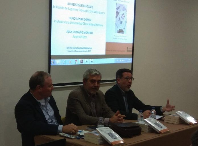 Hugo Aznar, Juan Serrano y Alfredo Castelló, en la presentación del libro 