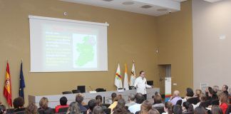 Shane O’Doherty comparte su testimonio de conversión con los estudiantes de la CEU UCH