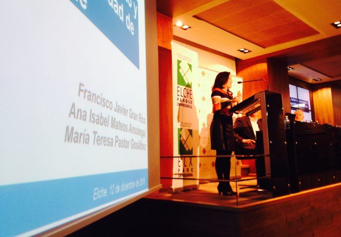 Presentación del primer estudio de la CEU UCH sobre el parque empresarial de Elche, en diciembre de 2016.