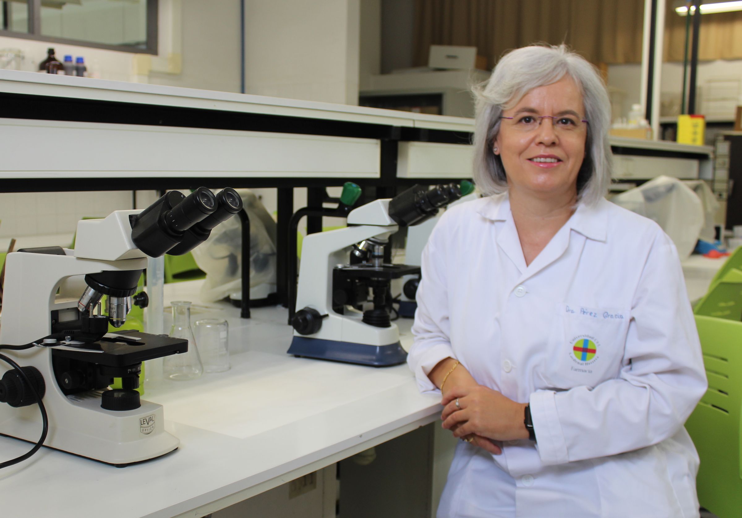 Teresa Pérez Gracia, catedrática de Microbiología de la CEU UCH.