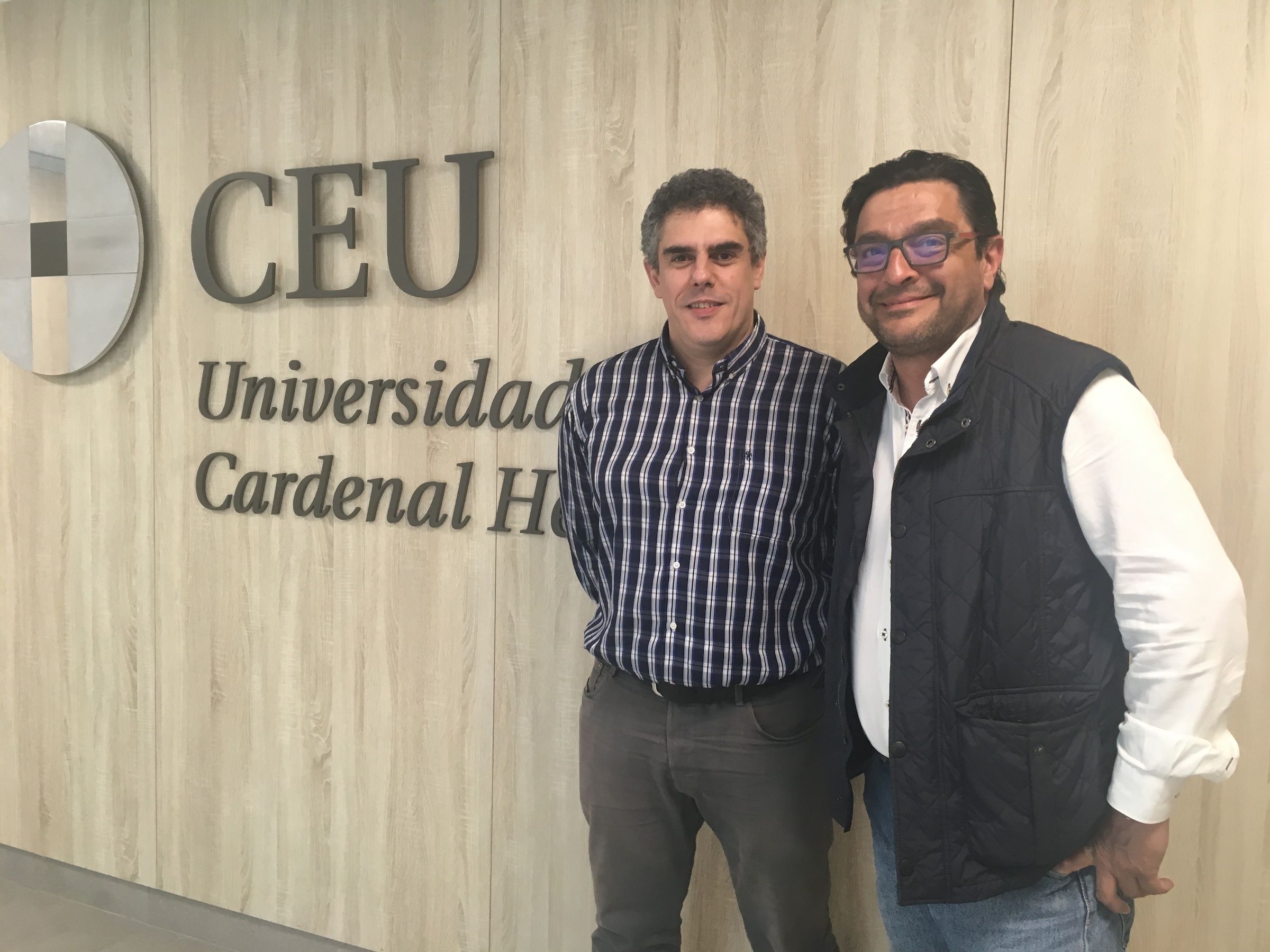 Los doctores Joaquín Ortega y José Vicente Amaya son los impulsores de este primer proyecto a nivel nacional de abordaje conjunto de los sarcomas, desde la Veterinaria y la Medicina.
