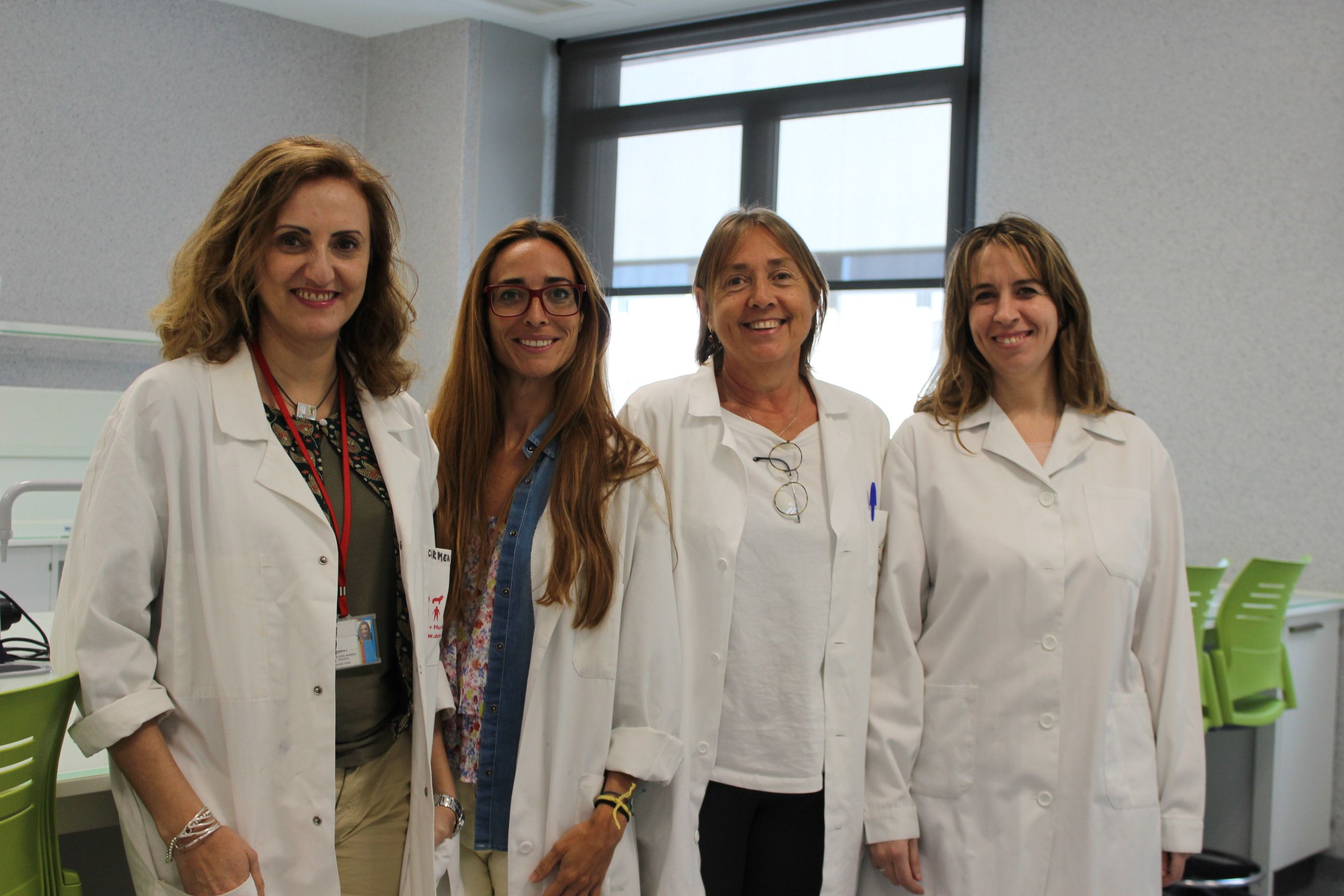 Mari Carmen López Mendoza, Marta Lozano, Sandra Fernández y Dolores Silvestre, miembros del Grupo de investigación en leche humana, de la CEU UCH.