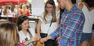 Alumnos solidarios con el colectivo gitano en Elche