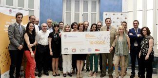 kNOW Alzheimer concede la Beca “Proyectos Memorables” al estudio sobre detección precoz del deterioro cognitivo que coordina Lucrecia Moreno Investigadores de la CEU UCH, SEMERGEN, SEFAC y el Hospital Arnau de Vilanova, representantes de kNOW Alzheimer y de Laboratorios STADA, en la entrega de la beca.
