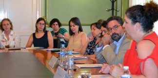 Expertos analizan la política de integración de refugiados e inmigrantes