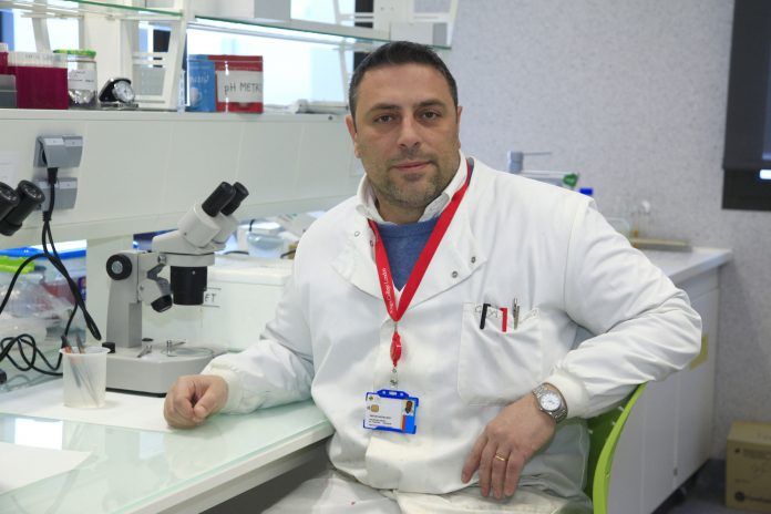 salvatore-sauro-ceu-uch-2018 El profesor de Odontología de la CEU UCH, Salvatore Sauro, ha liderado al equipo de investigadores de Reino Unido, Canadá y Brasil, autores del estudio publicado en Dental Materials.