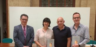 Estudian cuál es el mejor momento para pinzar el cordón umbilical José Vicente Ramón, gerente de la Fundación Dávalos-Fletcher, editora del libro, junto a tres de los investigadores autores del estudio: Paula Sánchez, Pasqual Gregori y Javier Orenga.