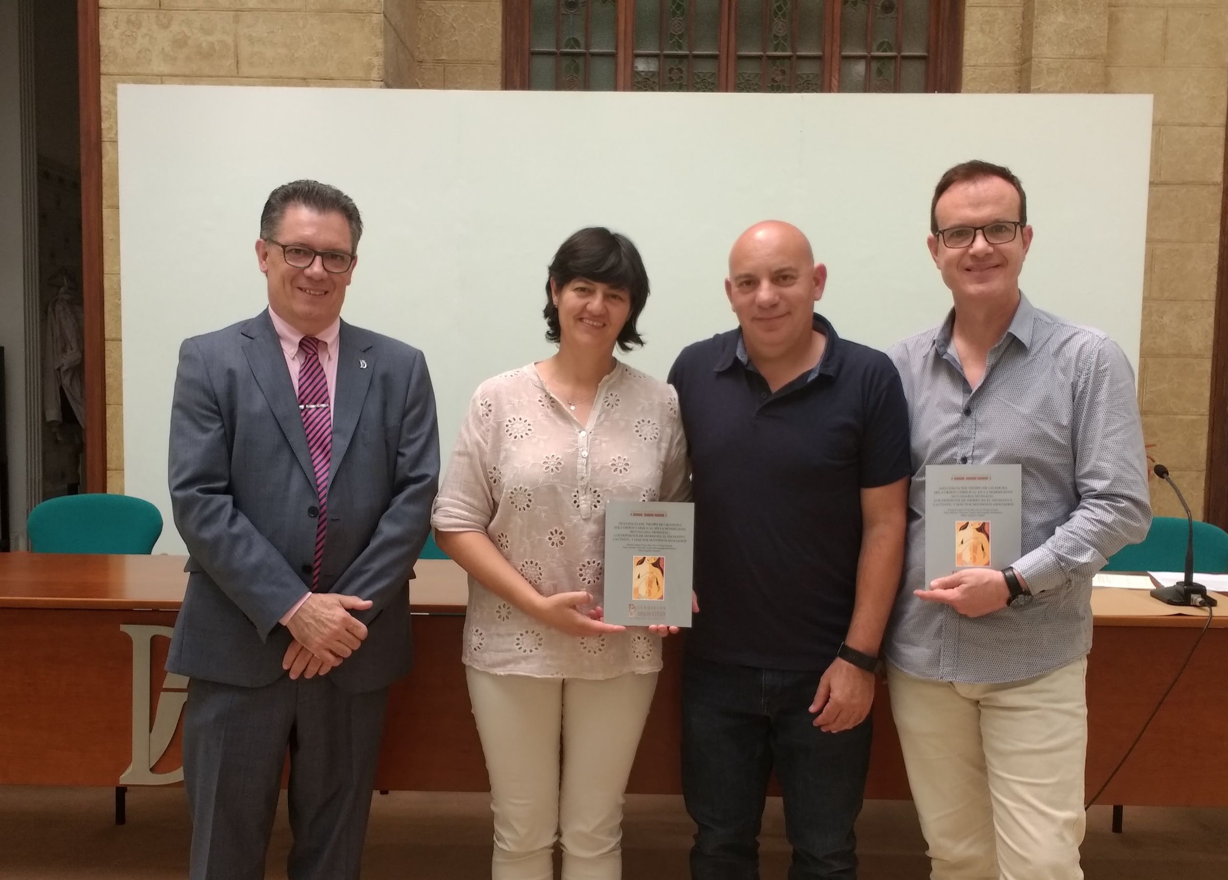 José Vicente Ramón, gerente de la Fundación Dávalos-Fletcher, editora del libro, junto a tres de los investigadores autores del estudio: Paula Sánchez, Pasqual Gregori y Javier Orenga.