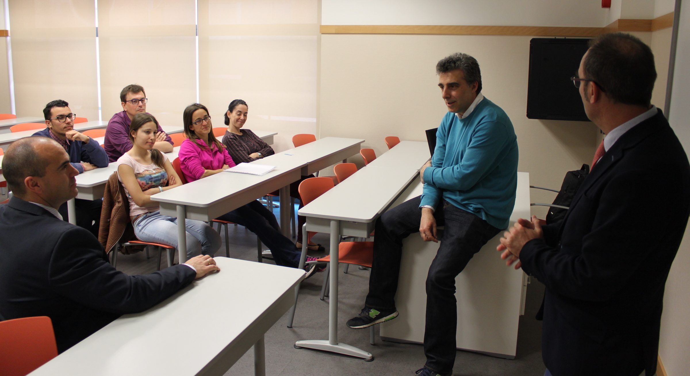 José Penadés, en una de las sesiones de formación a jóvenes investigadores que ha dirigido en la CEU UCH.