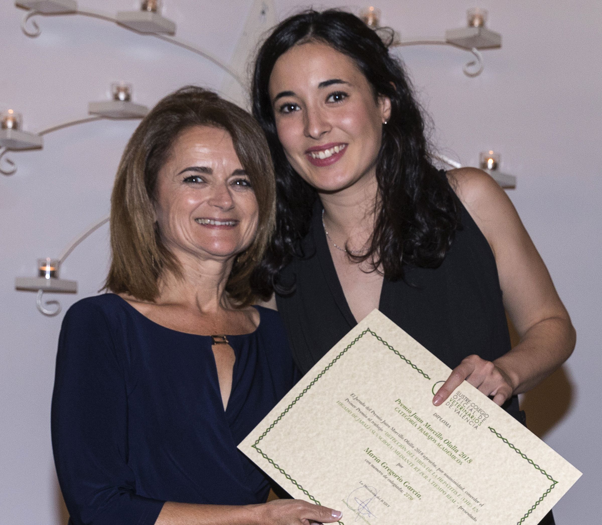 El primer premio al mejor trabajo académico ha sido para la alumni María Gregorio, veterinaria interna del HCV-CEU. Foto: ICOVV.