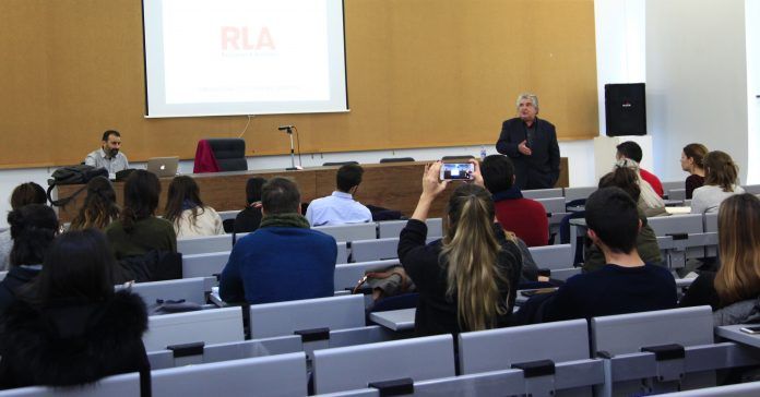 El arquitector César Ruiz Larrea, en el ciclo de la CEU UCH sobre arquitectura sostenible.