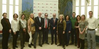 Instituto ODISEAS y ONCE, juntos en el Día Internacional de las personas con discapacidad Los investigadores del Instituto ODISEAS de la CEU UCH y el vicerrector de Investigación, Ignacio Pérez, junto a Rafael de Lorenzo, secretario general del Consejo General de la ONCE.