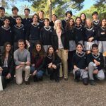 SWICEU 2.0 en marcha, con 133 alumnos de 7 colegios valencianos Estudiantes de la CEU UCH, esta mañana, con los alumnos del Colegio Edelweiss participantes en el proyecto SWI para la búsqueda de nuevos antibióticos.