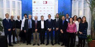 La CEU UCH, primera universidad española que colabora en investigación con la sede central de Ford Motor Company en Estados Unidos Oleg Gusikhin, Technical Leader de la sede central de Ford en Deaborn, e Ignacio Pérez, vicerrector de Investigación de la CEU UCH, con los investigadores del CEU y de Ford Valencia integrantes del equipo investigador.