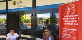 La Sociedad Valenciana de Hipertensión Arterial premia el estudio sobre factores de riesgo realizado por alumnos de Medicina en la campaña MMM18 Estudiantes de la CEU UCH, durante la campaña de medición de la presión arterial MMM18.