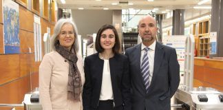 Un reto de salud global: investigar para contribuir al desarrollo de nuevos antibióticos La catedrática de Microbiología de la CEU UCH, Teresa Pérez Gracia, la doctora Beatriz Suay, autora de la tesis, y el profesor Pedro Alemán, del Departamento de Farmacia de la CEU UCH.