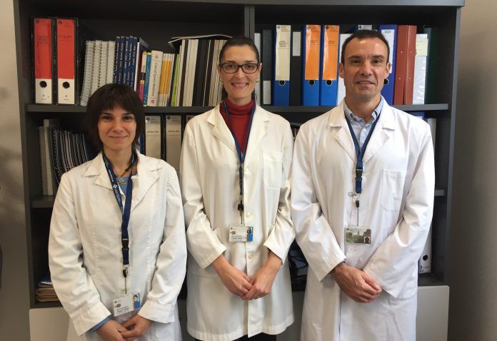 Los investigadores del Departamento de Fisioterapia de la CEU UCH Isabel Martínez Hurtado, María Dolores Arguisuelas y Juan Francisco Lisón, que han liderado el ensayo clínico para el tratamiento del reflujo mediante terapia miofascial. Los investigadores del Departamento de Fisioterapia de la CEU UCH Isabel Martínez Hurtado, María Dolores Arguisuelas y Juan Francisco Lisón, que han liderado el ensayo clínico para el tratamiento del reflujo mediante terapia miofascial.
