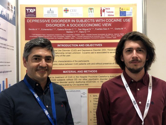 El profesor de Medicina de la CEU UCH en Castellón Gonzalo Haro y el estudiante Iván Echeverria, autores de la investigación sobre cocaína y depresión, en el III Congreso Mundial de Patología Dual.
