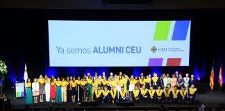 Se gradúan los primeros médicos formados en inglés en Valencia