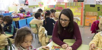 Los alumnos de primero de Magisterio del CEU vuelven a poner en práctica metodologías innovadoras en colegios de Castellón