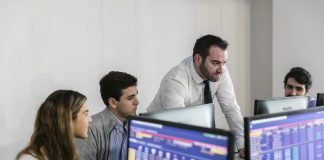Profesionales para que las empresas cumplan las normas
