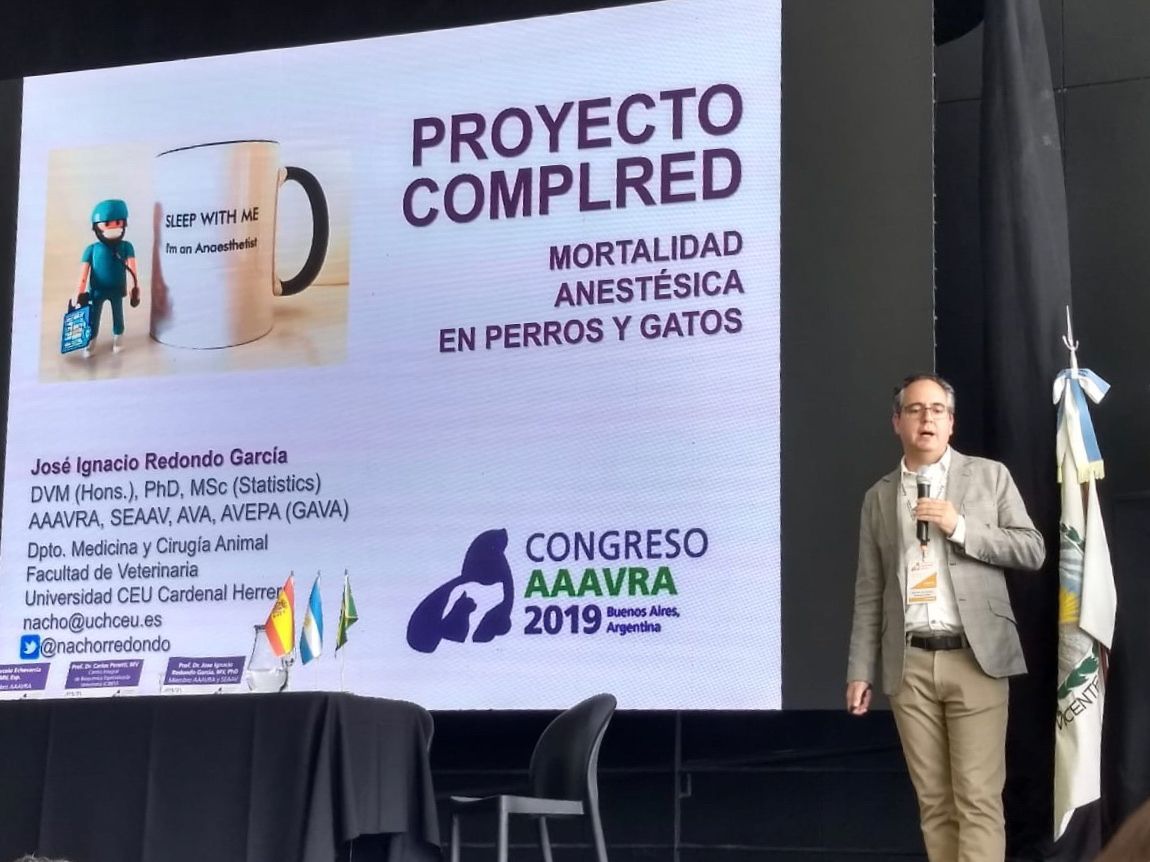 El catedrático José Ignacio Redondo, durante la presentación de los primeros resultados sobre mortalidad anestésica veterinaria, en Argentina