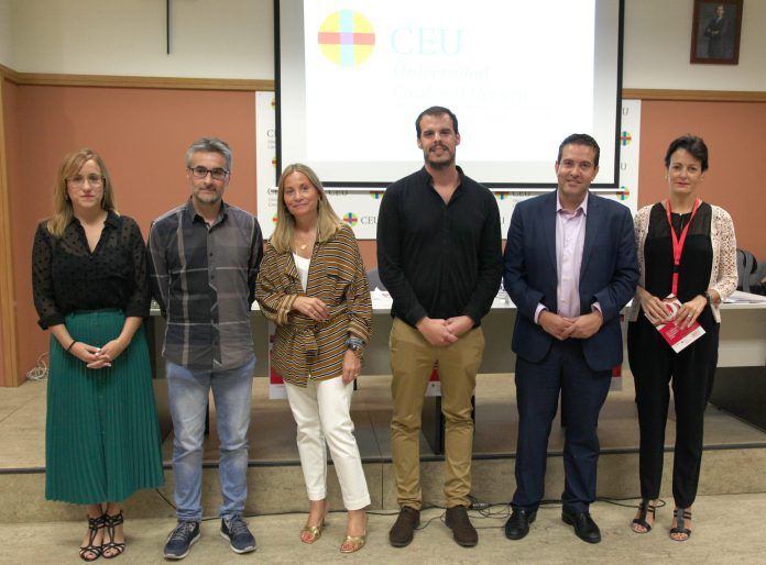 Ponentes y organizadores del Seminario sobre Transparencia, Comunicación y Evaluación de la RSC, en la CEU UCH.