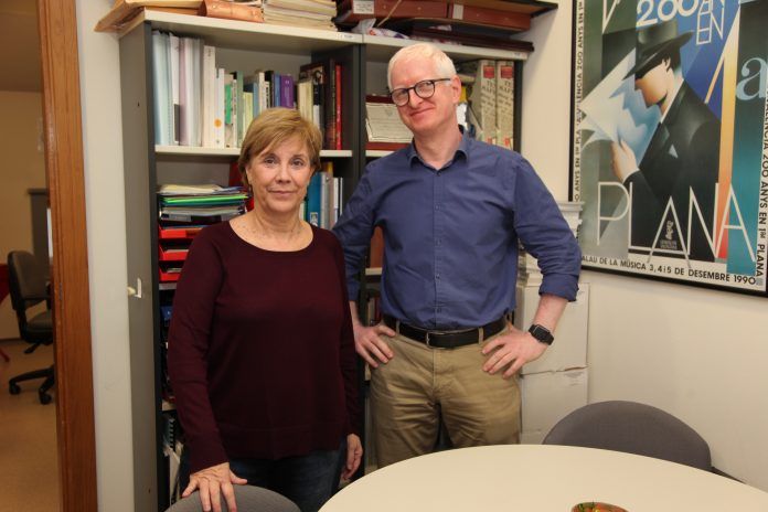 Los investigadores del GIDYC de la CEU UCH Josep Solves e Inmaculada Rius, autores del estudio sobre la cobertura del deporte paralímpico realizado junto a la Universidad de Kent.