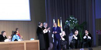 Entregamos al Villarreal CF la Medalla al Mérito durante la apertura oficial de curso