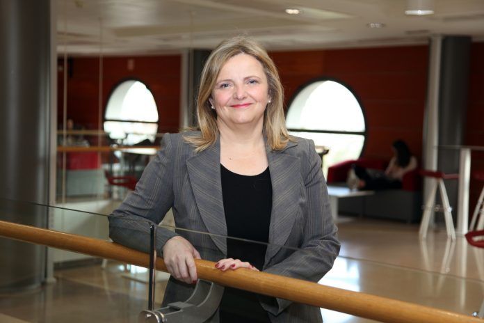 La profesora de Periodismo de la CEU UCH Elvira García de Torres, co-presidenta del grupo de Ética de la Comunicación en la International Association of Mass Communication Research.