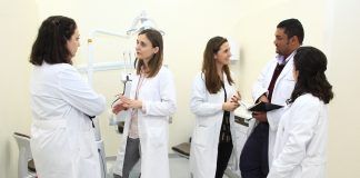 Estudian el efecto inflamatorio crónico que causa en la boca el consumo continuado de alcohol, tabaco y cafeína