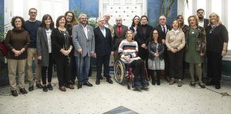 El presidente del CERMI define en la CEU UCH las líneas de investigación más necesarias en materia de discapacidad en España Los investigadores del Instituto ODISEAS de la CEU UCH, con el presidente del CERMI, Luis Cayo Pérez Bueno, en su encuentro con motivo del Día Internacional de las Personas con Discapacidad.