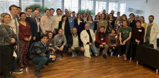 En París, con la red de investigación internacional en biomarcadores de envejecimiento vascular El profesor Rodilla, de la CEU UCH, con los investigadores integrantes de la red VascAgeNet, en el encuentro celebrado en París.
