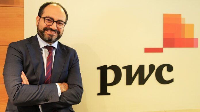 Manuel Esclapez, en el despacho de la firma de abogados PwC