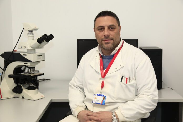 El profesor de la CEU UCH, Salvatore Sauro, ganador del XXIII Premio “Mejor Artículo Científico Gaceta Dental”.