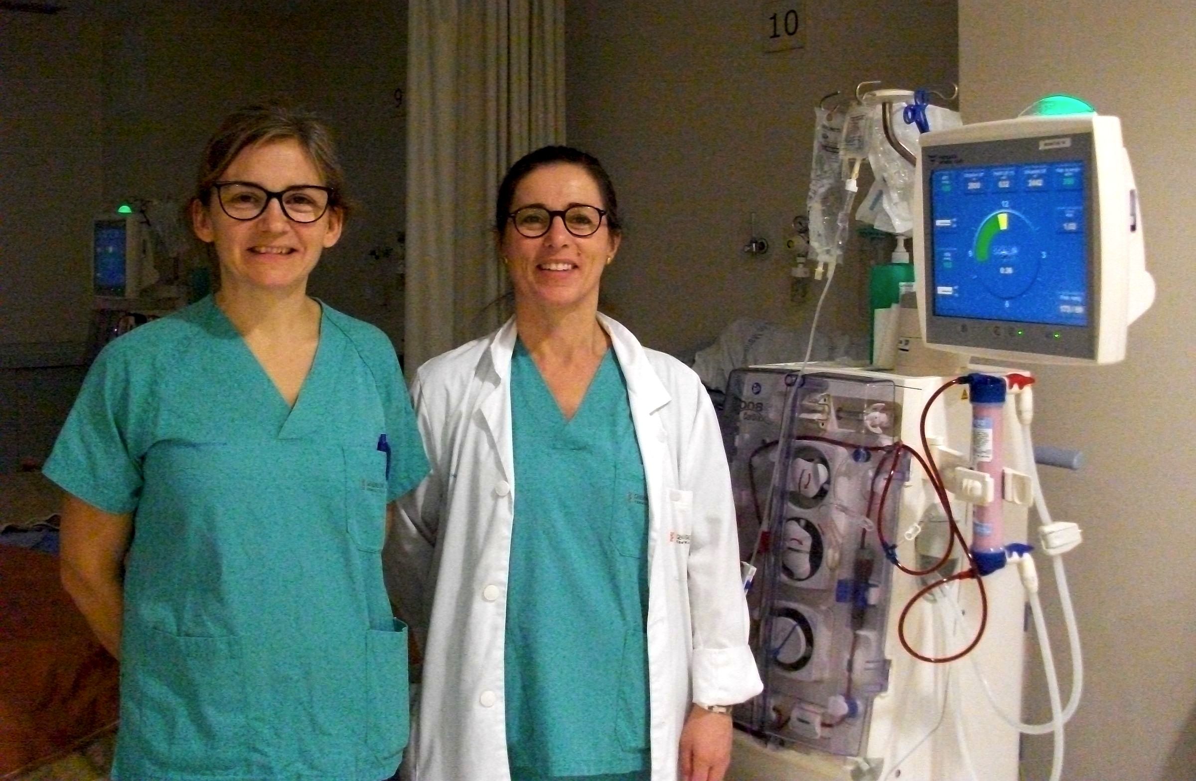 La profesora de la CEU UCH, Eva Segura, y la nefróloga del Hospital de Manises, Alicia García Testal, miembros del proyecto GoodRENal.