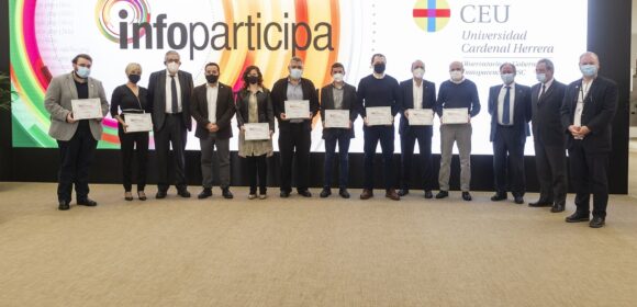 Representantes de los Ayuntamientos y Diputaciones de la Comunidad Valenciana distinguidos con los sellos y menciones Infoparticipa 2019, hoy en el acto de entrega en la Universidad CEU Cardenal Herrera.
