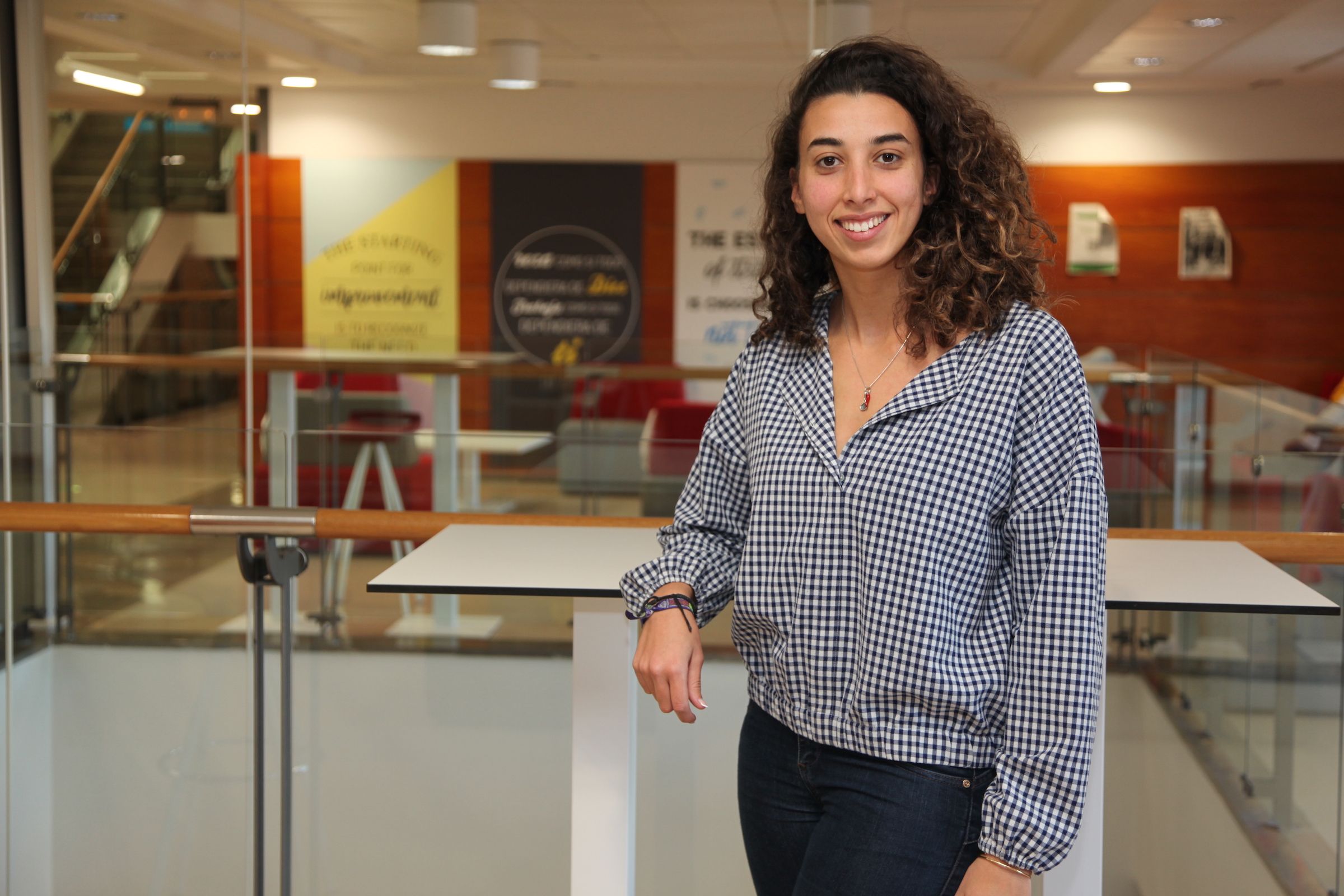 Ana Lavao estudia el doble Grado en Periodismo y Publicidad y Relaciones Públicas en la CEU UCH.