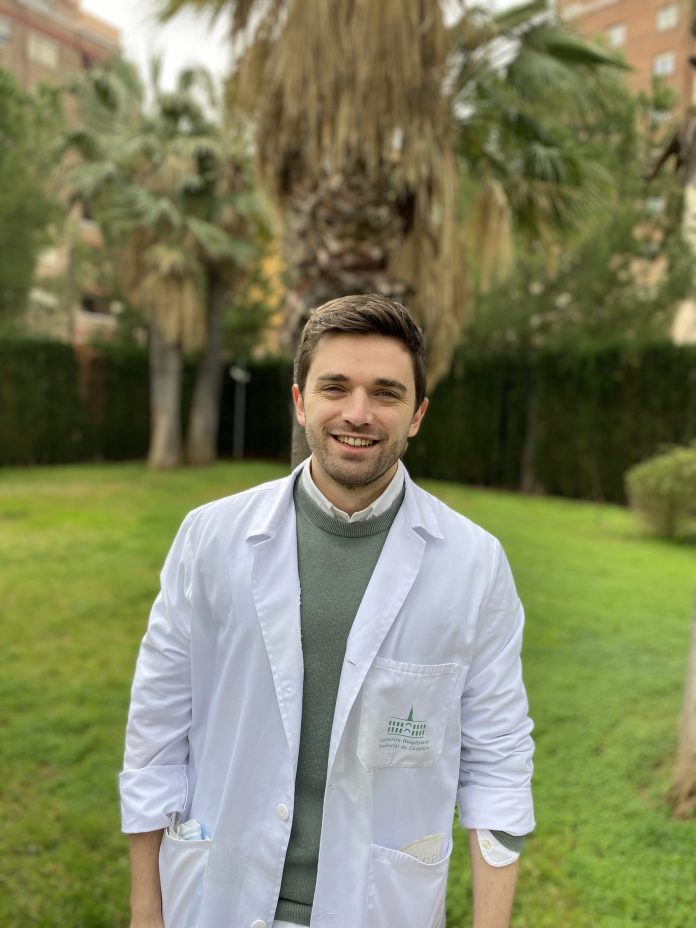 La investigación publicada en Brain Sciences forma parte de la tesis doctoral de Alejandro Fuertes-Saiz, residente de Psiquiatría de cuarto año en el Hospital Provincial de Castelló y doctorando de la Universidad CEU Cardenal Herrera (CEU UCH).