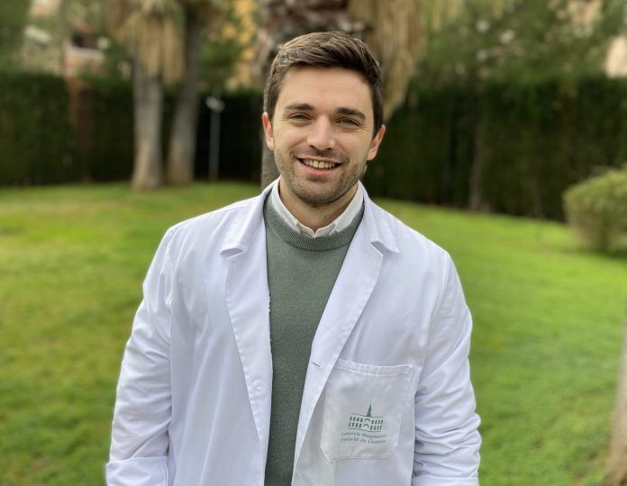 La investigación publicada en Brain Sciences forma parte de la tesis doctoral de Alejandro Fuertes-Saiz, residente de Psiquiatría de cuarto año en el Hospital Provincial de Castelló y doctorando de la Universidad CEU Cardenal Herrera (CEU UCH).
