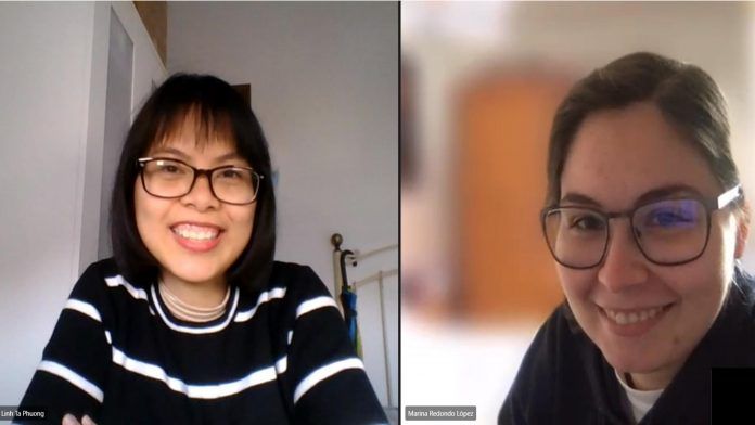 Linh Ta Phuong y Marina Redondo, estudiantes de Farmacia y Diseño Industrial autoras del juego Quién es ella en la ciencia.