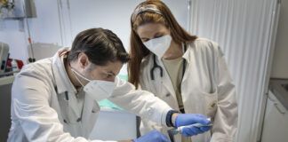 El CEU y Ferrer refuerzan la formación de médicos de atención primaria de Castellón mediante la simulación clínica avanzada