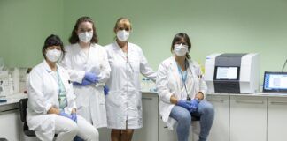 En marcha el proyecto PIZOON, con la Universidad Nacional de la Patagonia argentina La vicedecana Paula Sánchez Thevenet (CEU UCH), la estudiante de Medicina en la CEU UCH, Lledó Orenga, la doctora María Angélica Fajardo (UNPSJB) y la coordinadora del Grado en Medicina, Isabel Aleixandre (CEU UCH), que colaboran en el estudio de parásitos de relevancia para la salud en bivalvos.