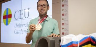 El campeón paralímpico Christian Venge comparte su experiencia con los estudiantes del Grado en Ciencias de la Actividad Física y del Deporte del CEU