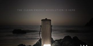 Un diseñador formado en la CEU UCH crea una lámpara que genera luz durante 45 días con solo medio litro de agua salada