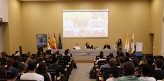 Seis odontólogos presentan a los estudiantes diferentes formas de vivir la profesión