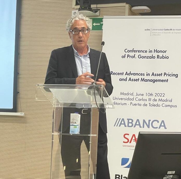 Gonzalo Rubio durante su intervención en la Universidad Carlos III de Madrid